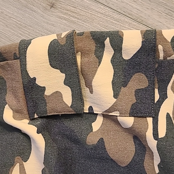 Camo Mini Skirt By SelfLove Size Small - Picture 5 of 6